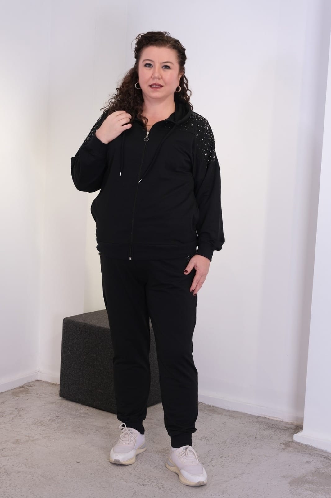 İncili ve Taş Detaylı Eşofman Takımı