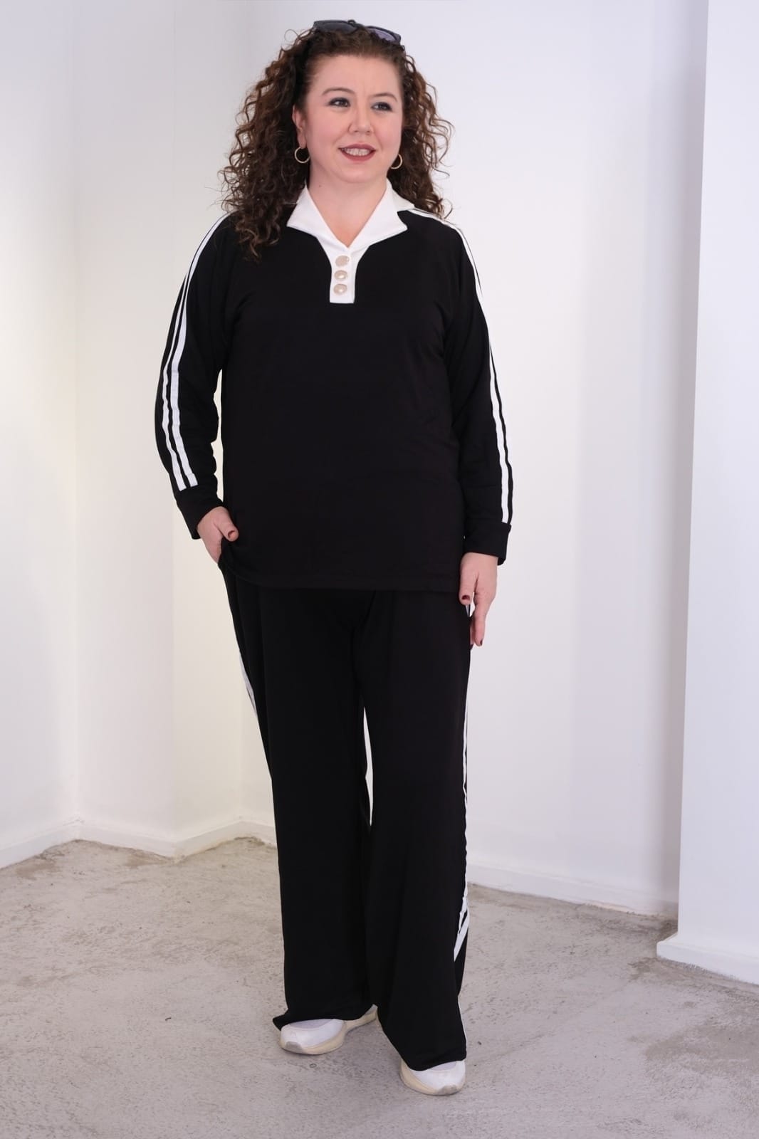 Polo Yaka Siyah Beyaz Şerit Detaylı Eşofman Takımı