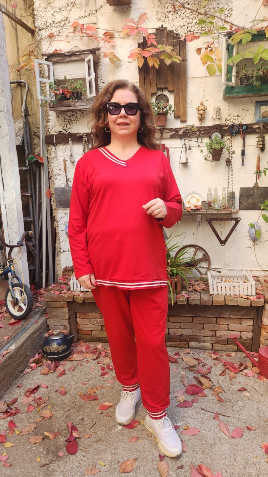 Alternative view of Kırmızı Ribanalı Takım